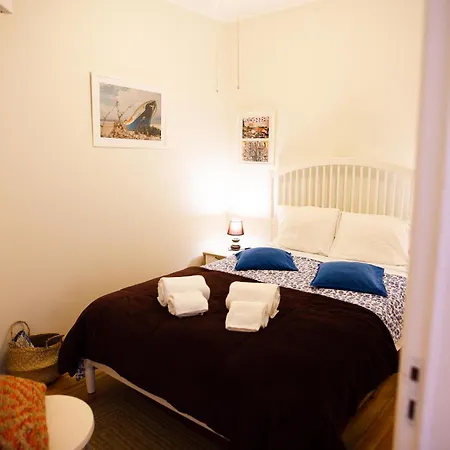 Amazing River View In Historical Appartement